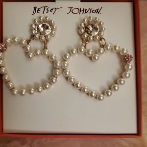 🎁Betsey Johnson Rose Gold Tone Faux Pearl Open Frame Heart Drop Earrings NIB